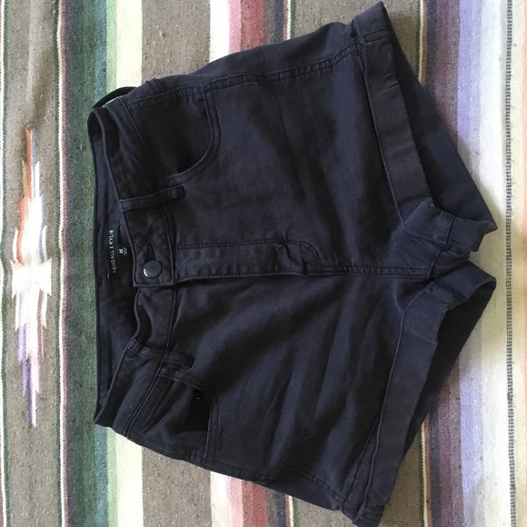 Kendall and Kylie black shorts - Picture 1 of 3